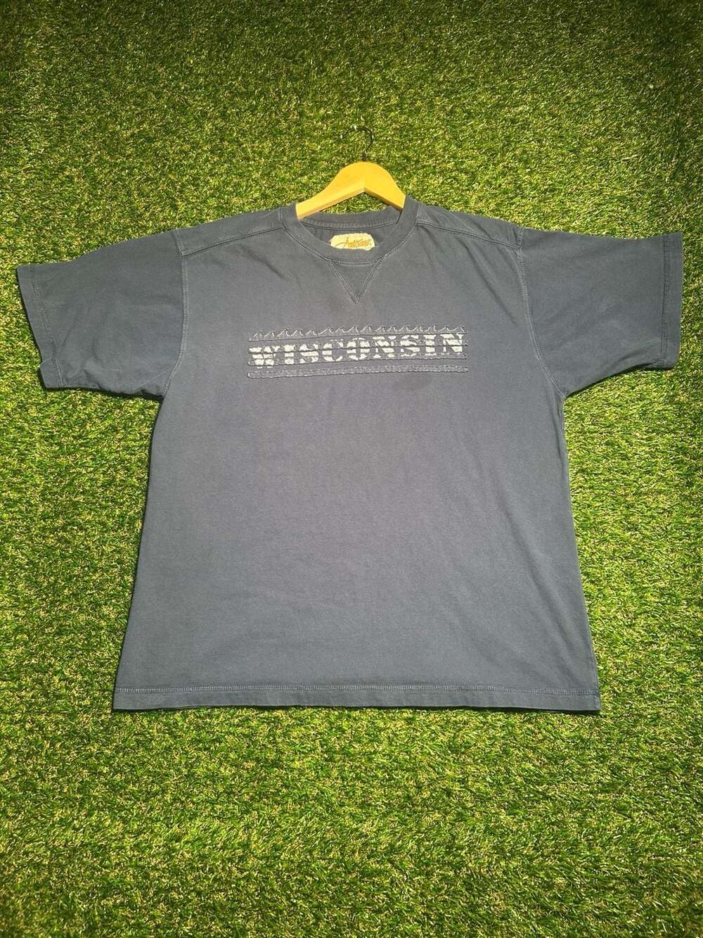 Artisans Vintage-Style Wisconsin Graphic T-Shirt